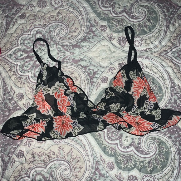 Bras - Picture 7 of 8